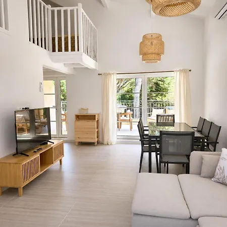 Semesterbostad Escalet House, Pool, 8 People, Parking, Air Conditioning